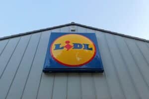 Lidl-Filiale in Hamburg mit Parkmöglichkeiten für Feierabendparken, Verkehrssenator und Veranstaltungsteilnehmer.