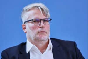 Markus Beier diskutiert Primärarztsystem; Gesundheitsreform, Hausärzte, Patientenversorgung, digitale Ersteinschätzung.