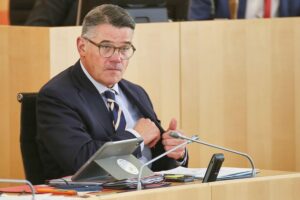 Boris Rhein kritisiert hohe Ausgaben anderer Länder im Länderfinanzausgleich während hessischer Schuldenaufnahme.
