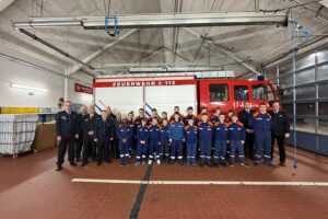 Jugendfeuerwehr Wardenburg bei Jahreshauptversammlung: positive Bilanz, Wahlen und zukünftige Pläne.