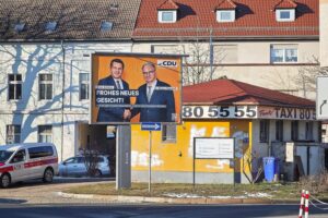 Sven Schulze und Reiner Haseloff auf einem CDU-Plakat, symbolisieren Regierungswechsel in Sachsen-Anhalt.