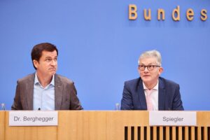 DStGB-Vertreter diskutieren Finanzkrise, Ausblick 2026, soziale Leistungen, politische Zusammenarbeit in Berlin.