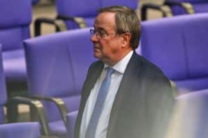 Armin Laschet diskutiert EU-Position zu US-Intervention in Venezuela im Inforadio.