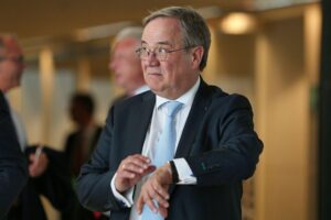 Armin Laschet diskutiert über europäische Sicherheit und Atomstrategien in Berlin.