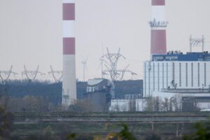 Kohlekraftwerk in Hamburg, kritische Diskussion über Laufzeitverlängerungen und Instandhaltungskosten.