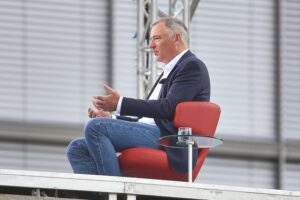 Jan van Aken spricht zur politischen Lage der Linken und möglichen Koalitionen.