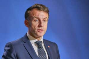 Emmanuel Macron lobt US-Einsatz in Venezuela, betont friedlichen Übergang und Demokratie.