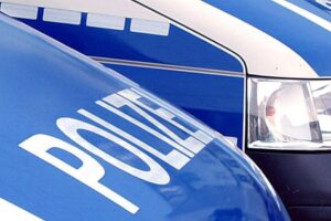 Polizeistreife im Einsatz nach Diskothekenschlägerei in Winterberg, Männer verletzt, Täter unbekannt.