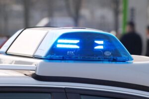 Ein Motorradfahrer nach einem tödlichen Unfall, Polizei bei der Ermittlungsaufnahme.