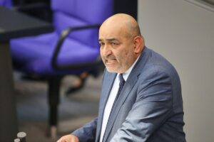Omid Nouripour spricht über Solidarität mit iranischen Protestierenden und deren Rechte in Deutschland.
