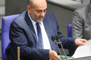 Omid Nouripour äußert Besorgnis über die angespannte politische Lage im Iran.