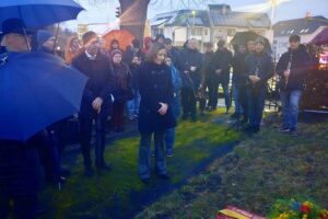 Kranzniederlegung und Erinnerungsfeier zum Holocaust-Gedenken auf jüdischem Friedhof in Rastatt.