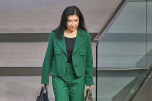 Katherina Reiche spricht über schnelle Beschaffung und Planung für die Bundeswehr in Berlin.