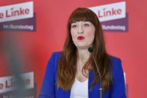 Heidi Reichinnek spricht über politische Kommunikation und Differenzierung zwischen linken und rechten Ansichten.