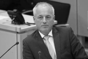 Rüdiger Erben, überraschend verstorben, Jogging, Politiker, Sachsen-Anhalt, langjähriges Engagement, Trauer um Verlust.