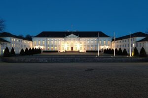 Schloss Bellevue mit eingeladenen Ehrenamtlichen, die für ihr Engagement gewürdigt werden.