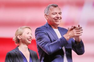 Ines Schwerdtner und Jan van Aken, Vorsitzende der Linkspartei, kündigen Parteivorsitz-Kandidatur an.