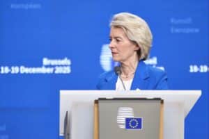 Martin Sonneborn fordert Überwachung von Ursula von der Leyen zur Transparenz der Kommunikation.