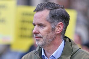 Christian Dürr fordert Rücktritt von Kai Wegner aufgrund unzureichendem Krisenmanagement während Stromausfall.