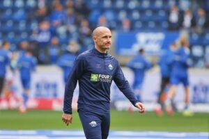 Sven Michel jubelt im Paderborner Trikot, Vertragsverlängerung und Identifikation mit dem Verein.