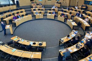 Thüringer Landtag mit Umweltminister, Infrastruktur-Diskussion, Natur- und Umweltschutz im Fokus.