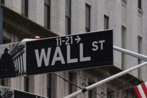 Wall Street in New York, Börsenschwankungen, US-Dollar, Euro, Arbeitsmarkt, Zinssenkungen, Öl- und Goldpreise.
