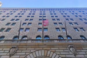 US-Notenbank Federal Reserve: Zinssatz stabil, Entscheidung nicht einstimmig, wirtschaftliche Entwicklung stabil.