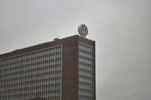 Oliver Blume spricht in Wolfsburg über EU-Positionen und US-Zollbedenken für Volkswagen.