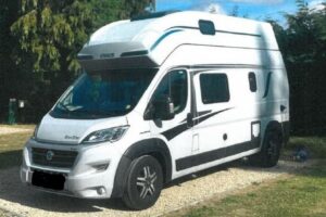 Ein gestohlenes Wohnmobil auf einem Privatgrundstück in Oldenburg, Polizeibericht und bitte um Hinweise.