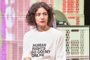 Anna-Lena von Hodenberg kritisiert US-Gleichschaltung und digitale Gewalt bei Tech-Konzernen.