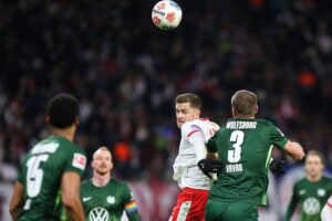 Zwei Mannschaften feiern ein spannendes 2:2 in der Fußball-Bundesliga.