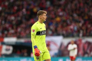 VfB Stuttgart feiert 3:1-Sieg gegen 1. FC Köln in emotionalem Bundesliga-Spiel.