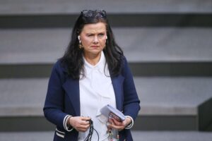 Gitta Connemann im Fokus: Kontroversen um Mittelstandsvertreter und Unterstützung von Wirtschaftsverbänden.