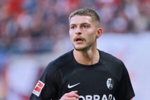 Düsseldorf feiert 2:1-Sieg, Dresden gewinnt 3:1. Emotionale Szenen auf dem Fußballfeld.