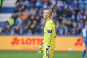 Schalke-Spieler jubeln nach dem 5:3-Sieg gegen Magdeburg, Torjubel und Emotionen sind sichtbar.