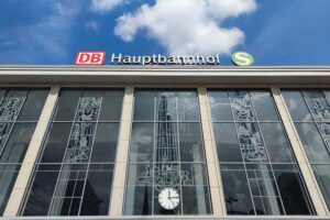 Dortmund Hauptbahnhof: Polizeieinsatz wegen gewalttätigen Übergriffen durch alkoholisierte Frau.