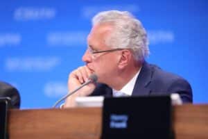 Joachim Herrmann präsentiert Ergebnisse der bayerischen Asylpolitik: Rückgang der Neuzugänge, Anstieg der Abschiebungen.