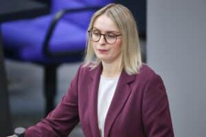 Natalie Pawlik spricht über Rassismus und Diskriminierung in deutschen Behörden und Institutionen.