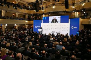 Die Münchner Sicherheitskonferenz: Politische Diskussionen, transatlantische Beziehungen, europäische Verteidigungsfähigkeit und weltweite Partnerschaften.