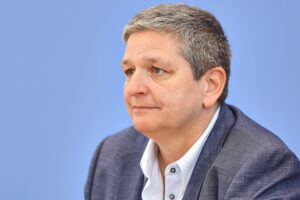 Claudia Plattner beschreibt den massiven Cyberangriff auf die Bahn und Lösungsstrategien.