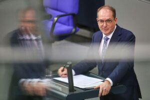 Alexander Dobrindt spricht über neue Befugnisse für den Verfassungsschutz gegen hybride Bedrohungen.