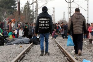 Flüchtlinge in Not, gefangen zwischen Hoffnung und Herausforderungen auf der Balkanroute.