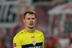 Alexander Nübel im Tor des VfB Stuttgart, feiert den Einzug ins Europa-League-Achtelfinale.