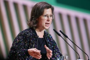 Hannah Neumann spricht über US-Israel-Strategie im Iran und deren Auswirkungen auf Europa.