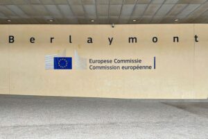 EU-Kommission warnt Meta vor Kartellverstoß und schützt Wettbewerb im KI-Markt.