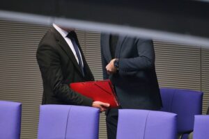 Sonja Eichwede fordert schärfere Regeln gegen Vetternwirtschaft im Bundestag für mehr Vertrauen und Qualität.