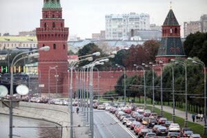 Finnlands Außenministerin warnt vor Russland und fordert Druck der USA zum Friedensschluss.