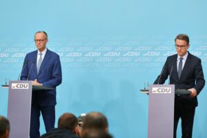 Politische Umfrage: Union führt, AfD sparkelt. Merz bleibt umstritten, viele Unentschlossene.