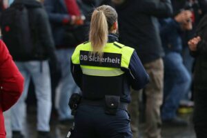 Ein Sicherheitsgipfel zur Verbesserung des Zugverkehrs; Bundespolizei und Gewerkschaften arbeiten gemeinsam.