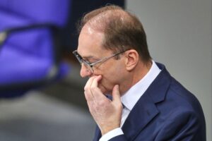 Bundesinnenminister Alexander Dobrindt diskutiert Cyberdome-Pläne mit kritischer Niedersächsischer Innenministerin Daniela Behrens.